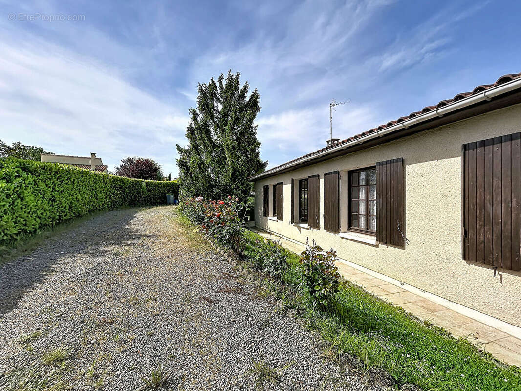 Maison à AUZIELLE