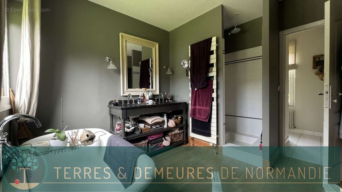 A vendre Authentique demeure normande 260m² issue de deux longères, 5 chambres, dépendances et jardin paysager 3400m², environne - photo 7