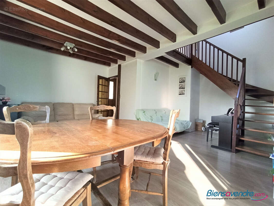 Maison 134 m² à Jaunay-Clan  - photo 5
