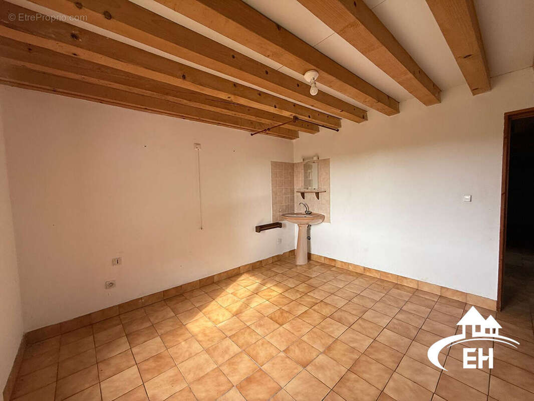 Maison à LA FERTE-FRENEL