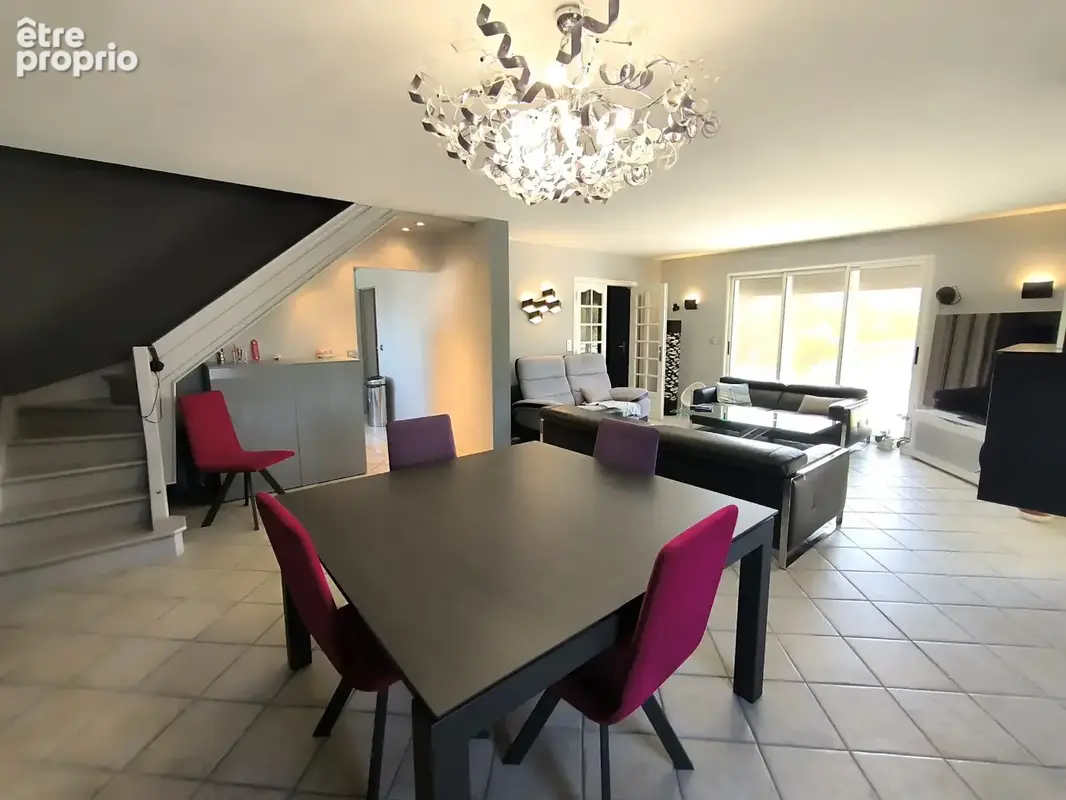 Villa contemporaine de 177m2 avec picsine et garages - photo 7