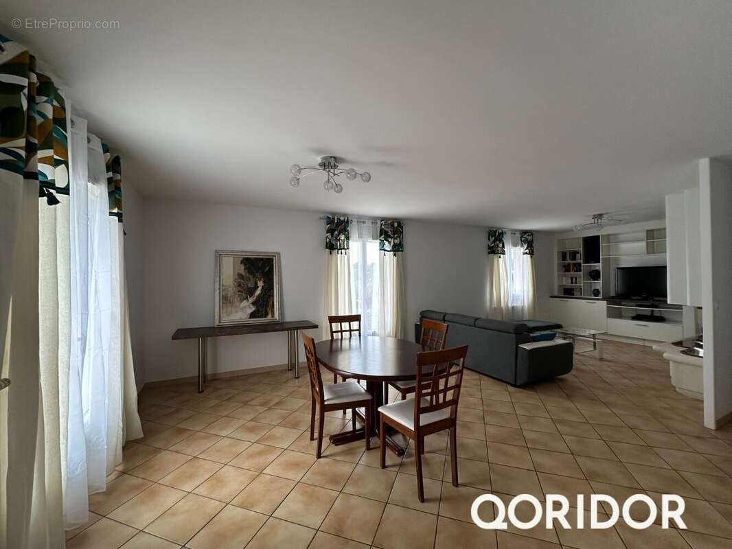 Maison 175 m² à Montanay  - photo 6