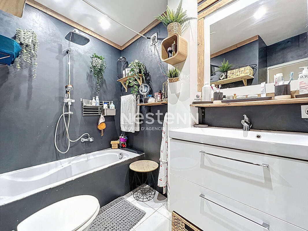 Appartement à VALLAURIS