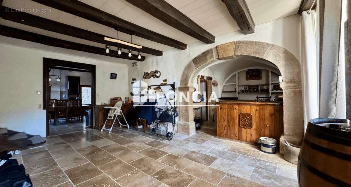 Maison à SALLES-CURAN