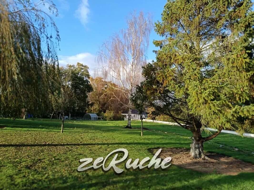 Terrain à ESQUAY-SUR-SEULLES