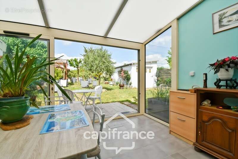 Maison à vendre de plain pied 5 pièces SAINT JEAN D'ANGELY (17) sur une parcelle de 1012m² - photo 3