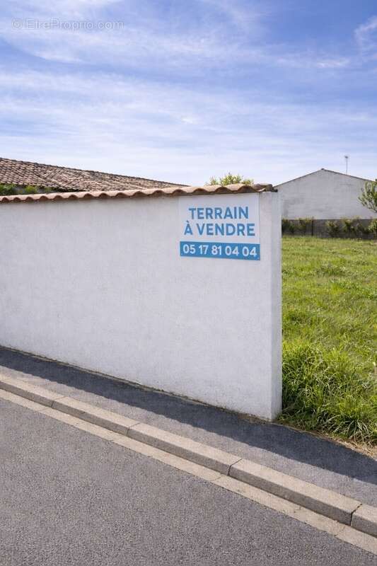 Terrain à DOMPIERRE-SUR-MER