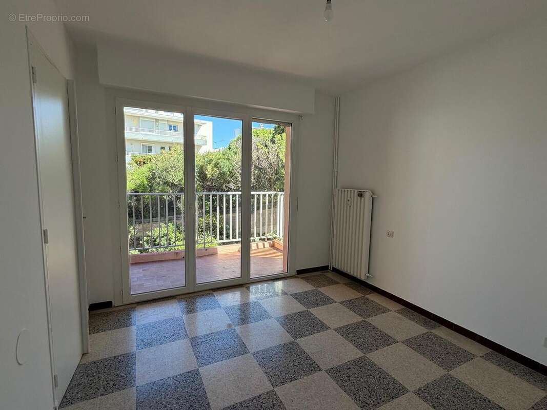 Appartement à SIX-FOURS-LES-PLAGES