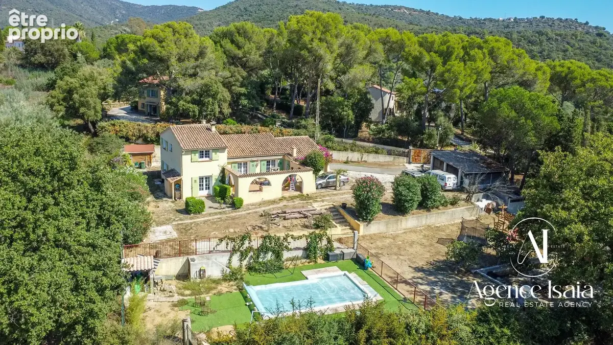 Maison à BORMES-LES-MIMOSAS