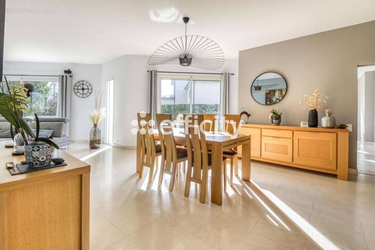 Maison 255 m² à Carquefou  - photo 7