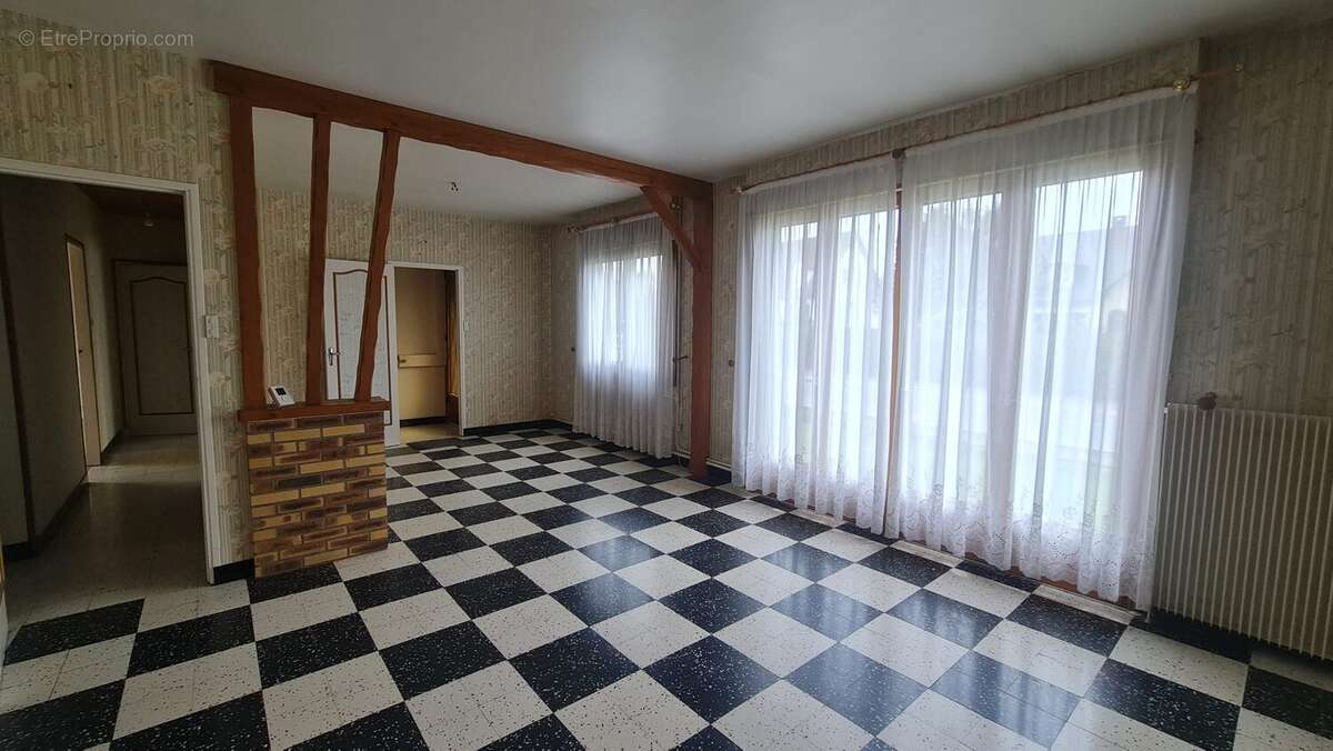 Maison à FEUQUIERES-EN-VIMEU
