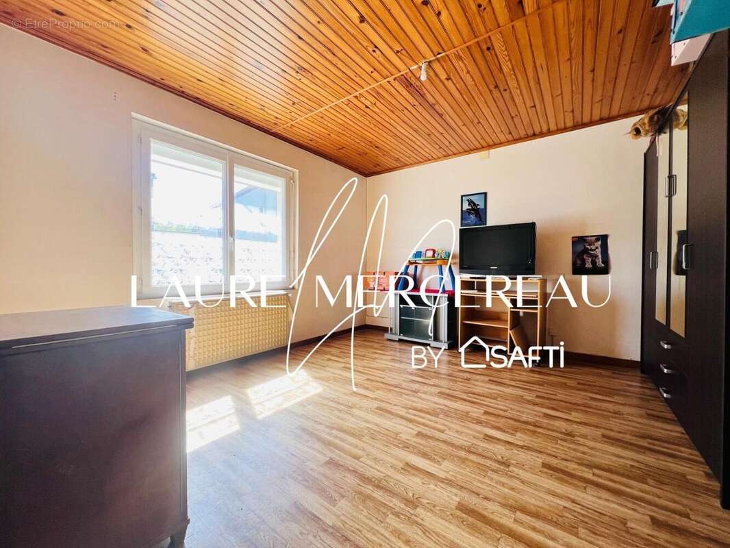 Photo 8 - Maison à SAINT-ETIENNE-DU-BOIS