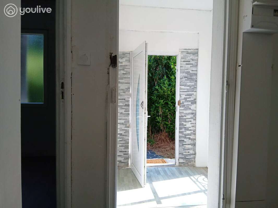 Une maison familiale aux beaux volumes dont T2 indépendant et terrain de plus de 1 100 m² - photo 12