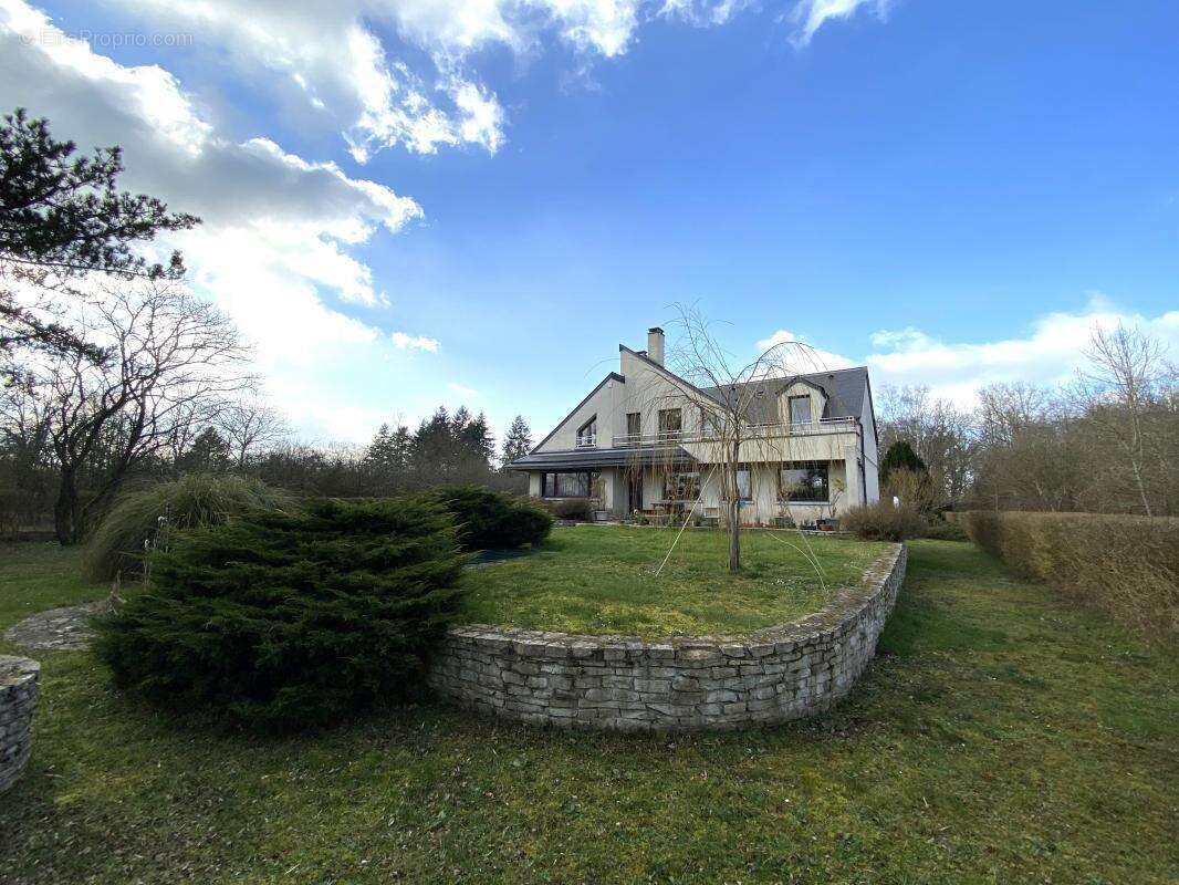 Maison à MOUSSEAUX-SUR-SEINE