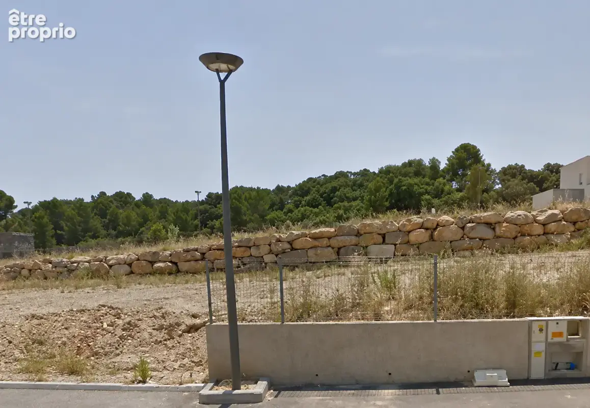 Terrain constructible  et viabilise de 400 m2 - photo 1