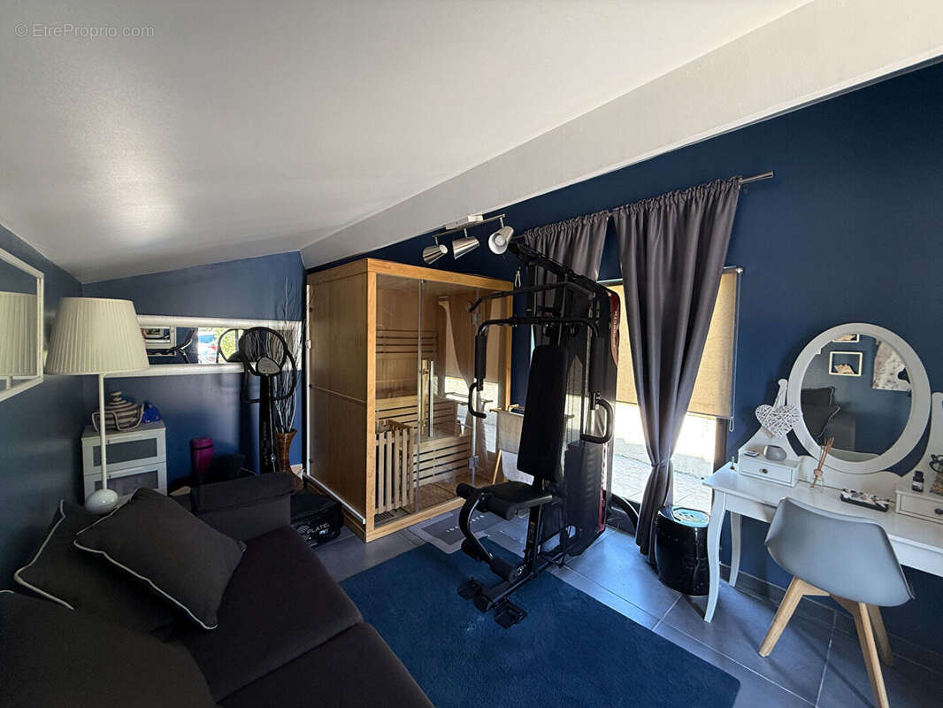 Maison dans quartier recherché avec beaux volumes et piscine - photo 17