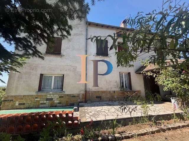 Maison à POUILLY-SOUS-CHARLIEU