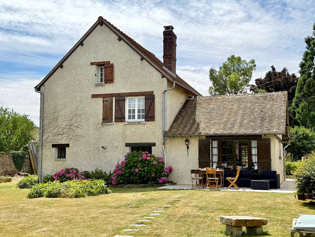 Maison à HOUDAN