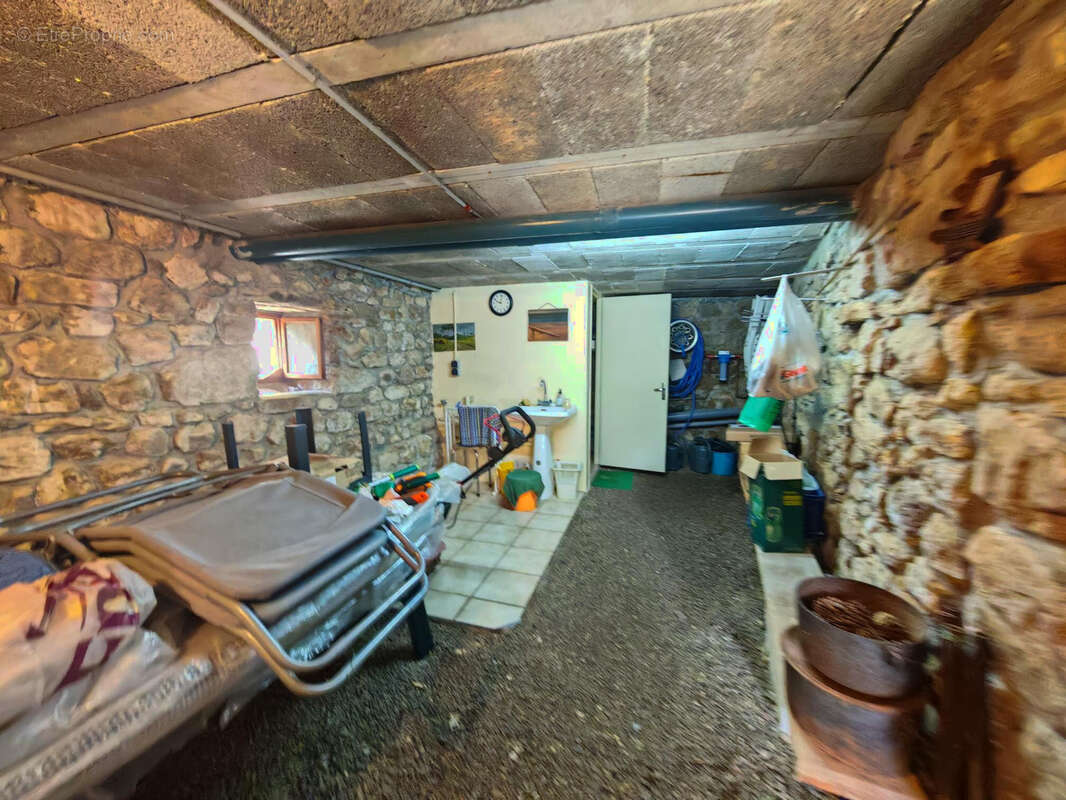 Maison à SAINT-APOLLINAIRE-DE-RIAS
