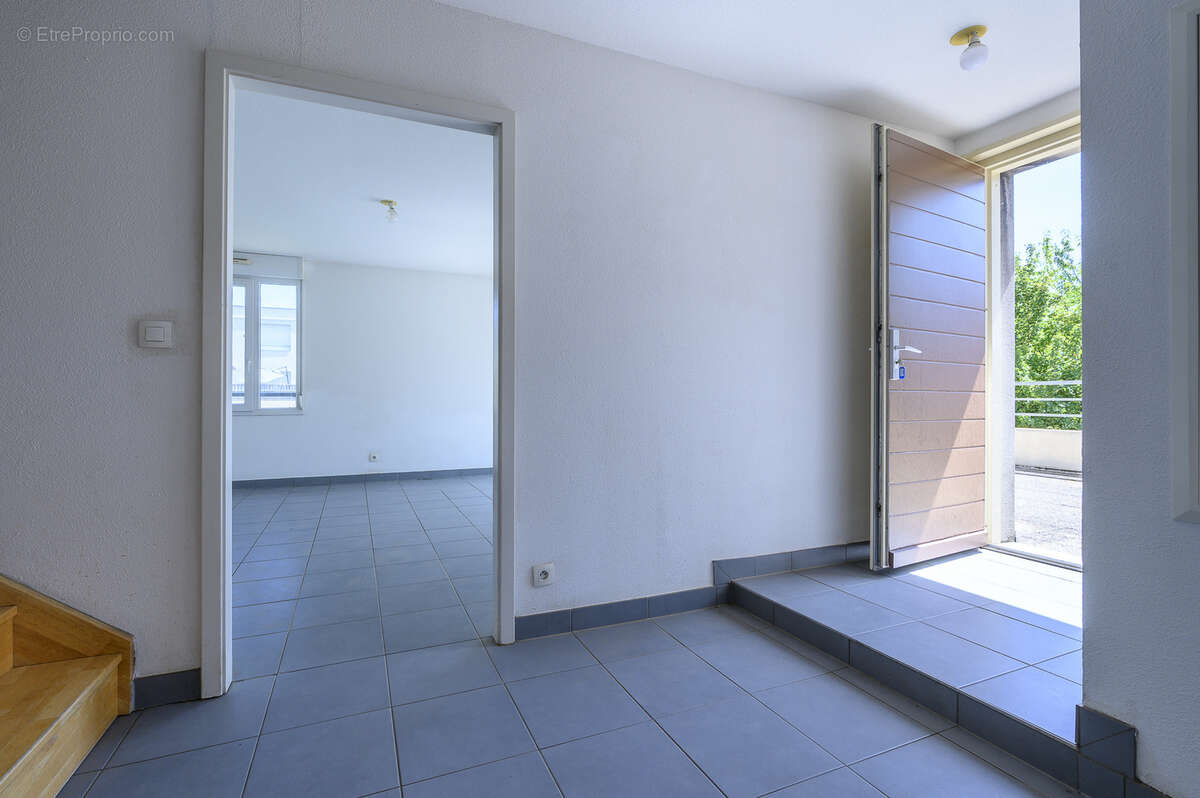 STRASBOURG NEUHOF STÉÂHNIE - Duplex 5 pièces de 98m2 avec terrasse, parking et garage - photo 5