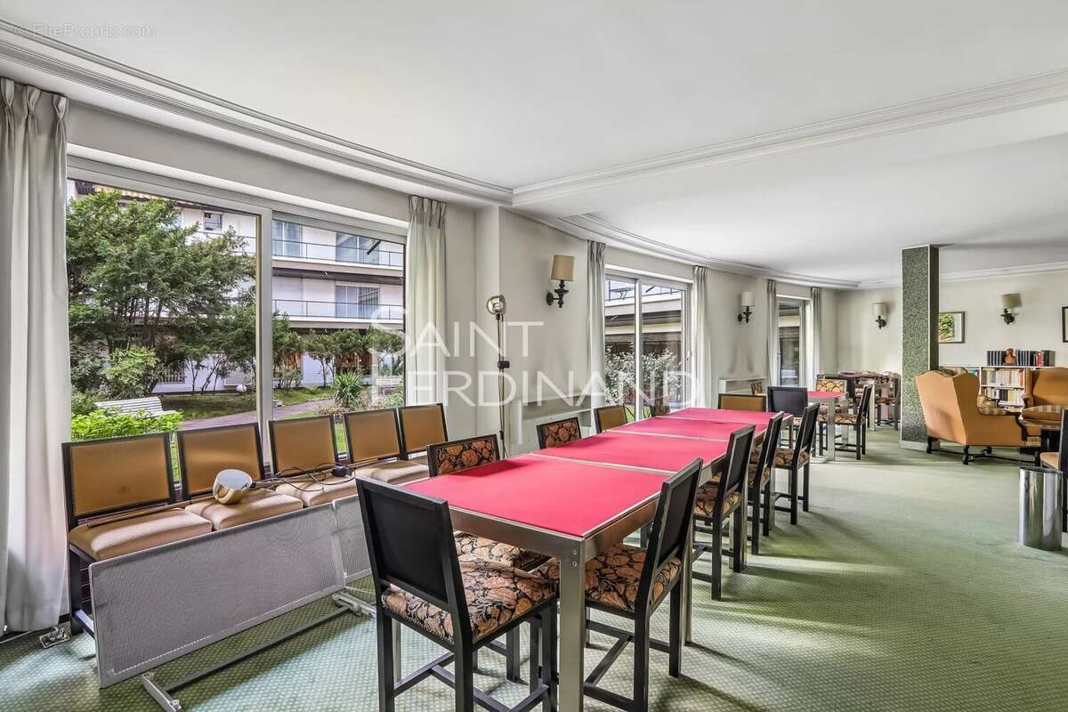 Neuilly Mairie - photo 4