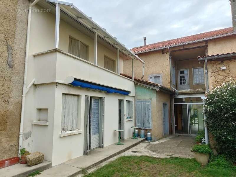 Appartement à SEISSAN