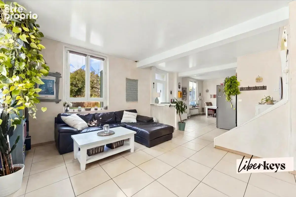 Vernouillet – A 5 minutes de Dreux -  Maison familiale de caractère de 136 m 2 , 4 chambres, terrain arboré de 1 744 m² - photo 3