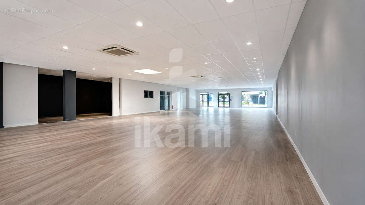 Local d'activité 541 m2 bourg de péage - photo 4