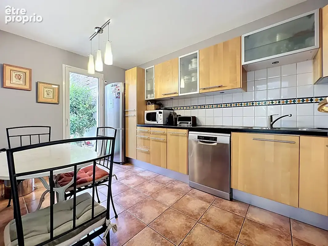 Maison 5 pièce(s) 128 m2 Centre-Ville Nanterre - photo 5