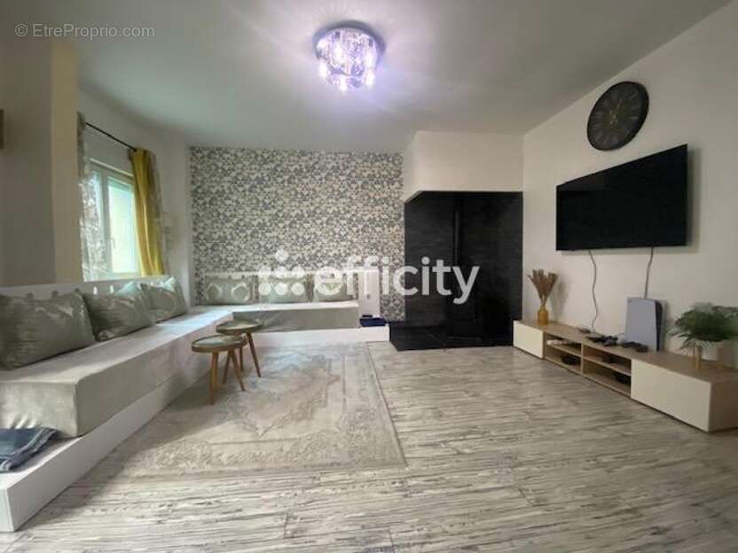 Maison à SAINT-JUST-MALMONT