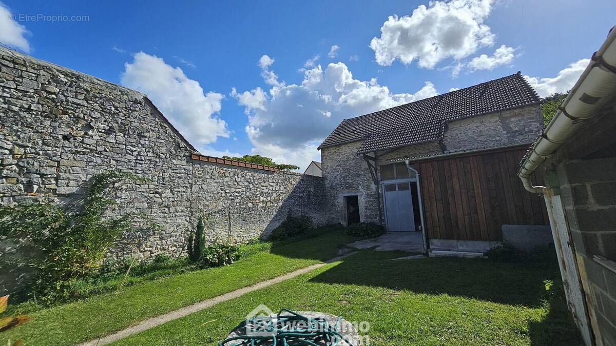 Un jardin entre la maison et la grange sans vis à vis! - Maison à VAYRES-SUR-ESSONNE