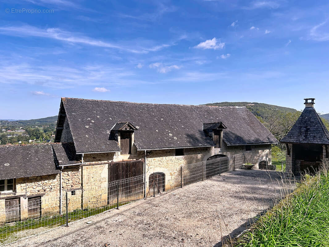 Maison à SAINT-CERNIN-DE-LARCHE