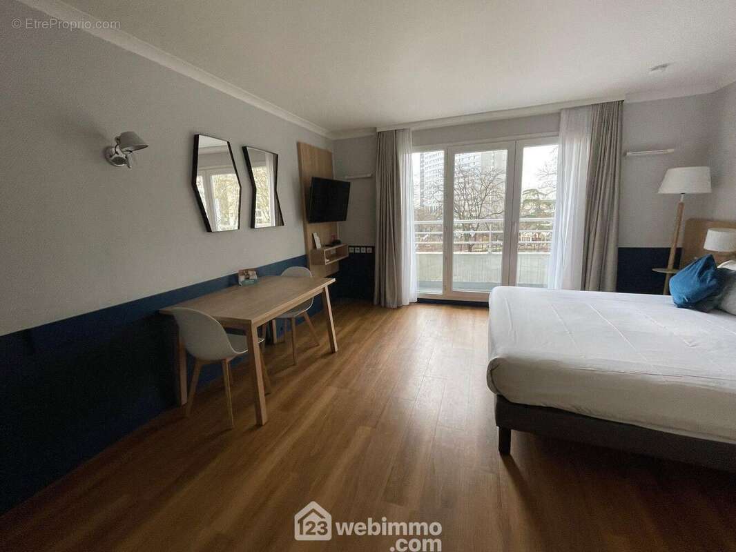 Appartement à COURBEVOIE