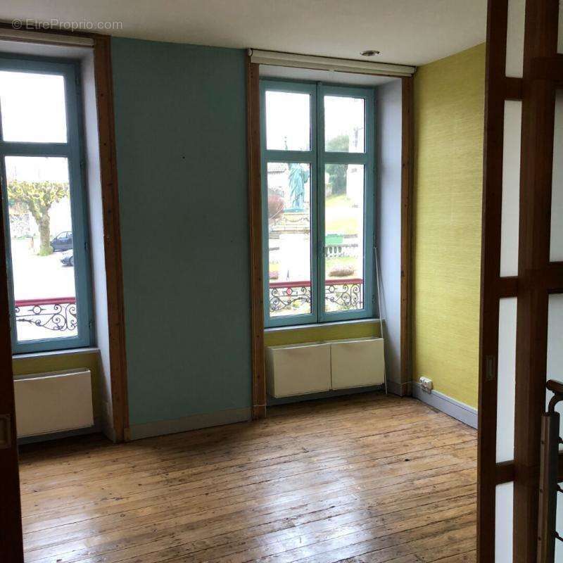 Maison à CHATEAUNEUF-LA-FORET