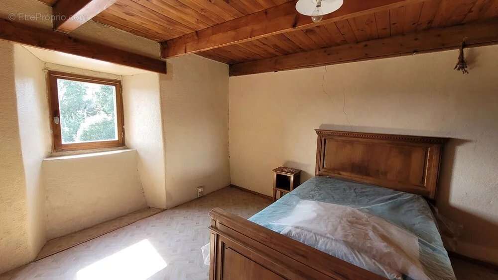 Ancienne ferme à rénover avec dépendances et terrain  - Fay sur Lignon - photo 18