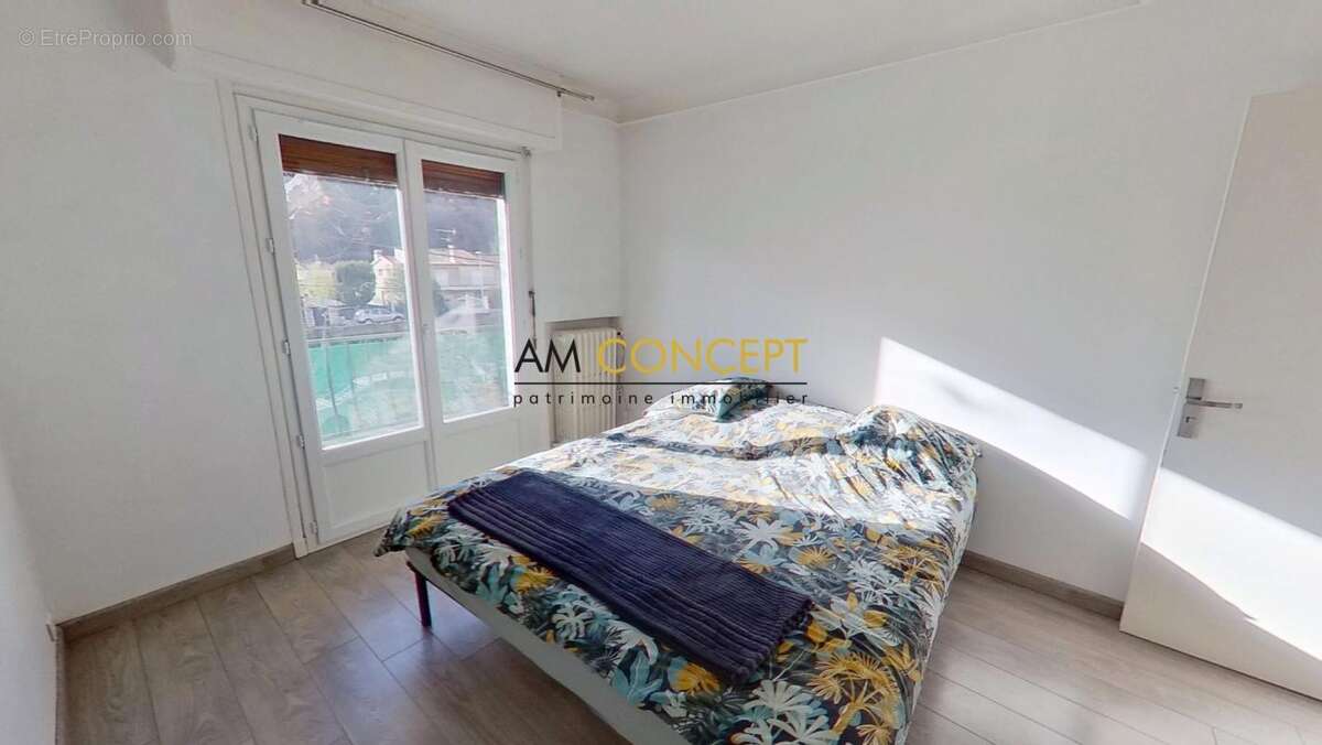 Appartement à CONTES