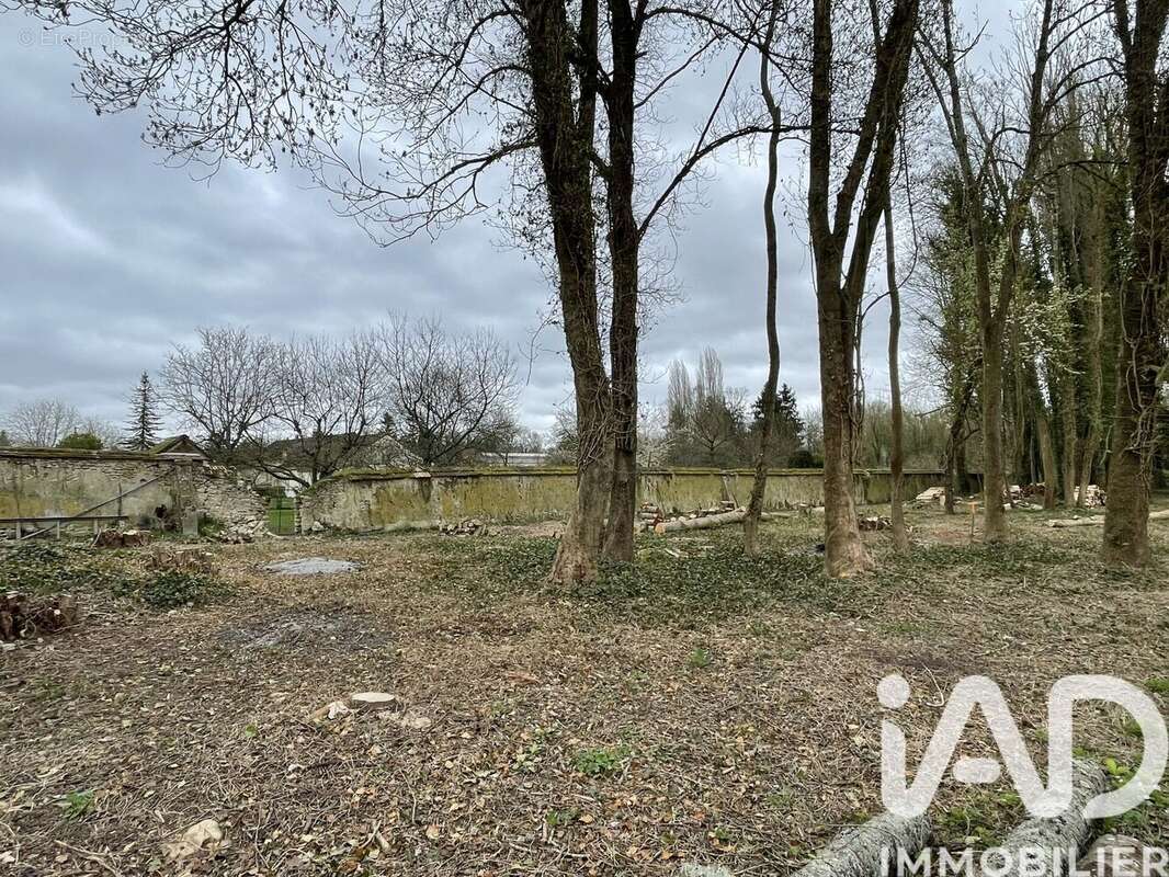Terrain 832 m² à Les Ormes-Sur-Voulzie  - photo 4