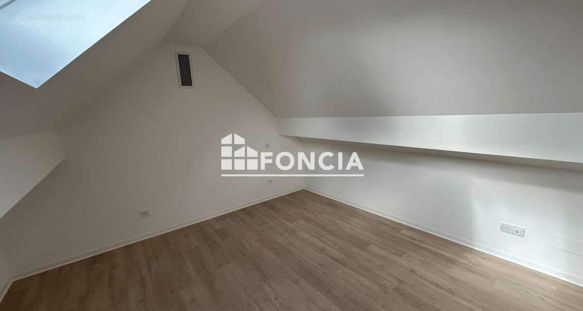 Sarrebourg – Exceptionnel duplex F3 de 104 m² dans une ancienne filature réhabilitée avec prestations contemporaines + carport - photo 9
