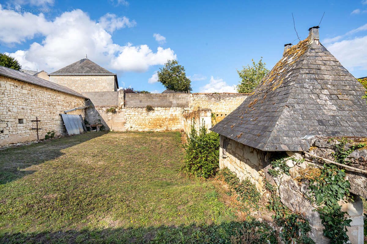 Maison à LE PUY-NOTRE-DAME