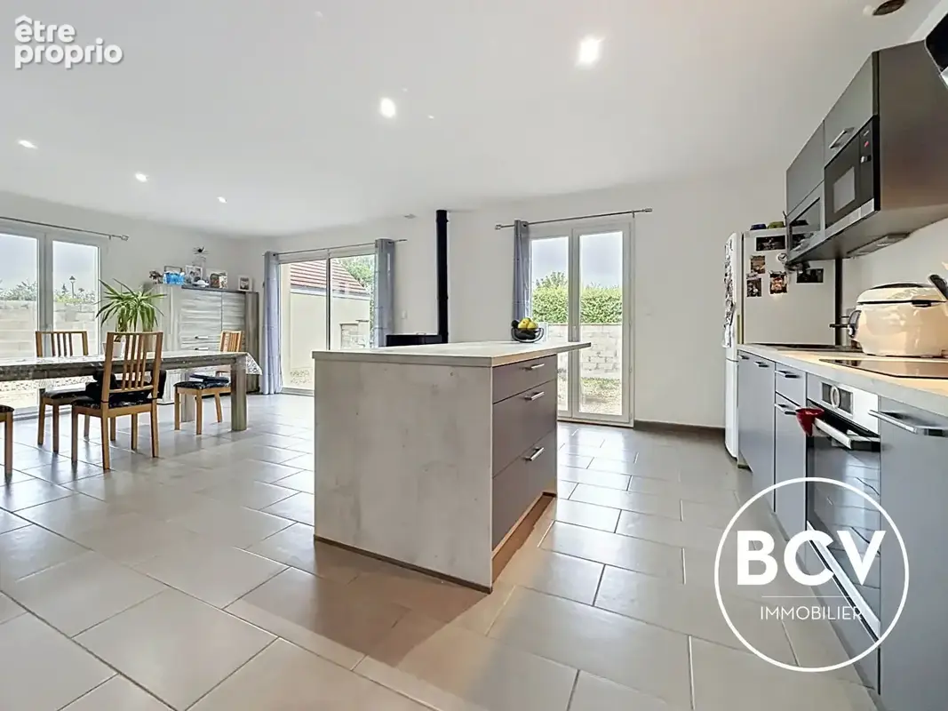 Maison de 2015 type T6 avec 4 chambres et garage - photo 3