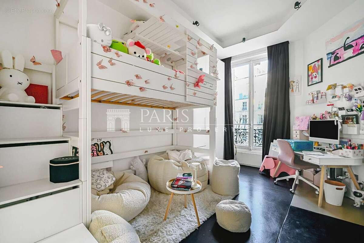 Appartement à PARIS-17E