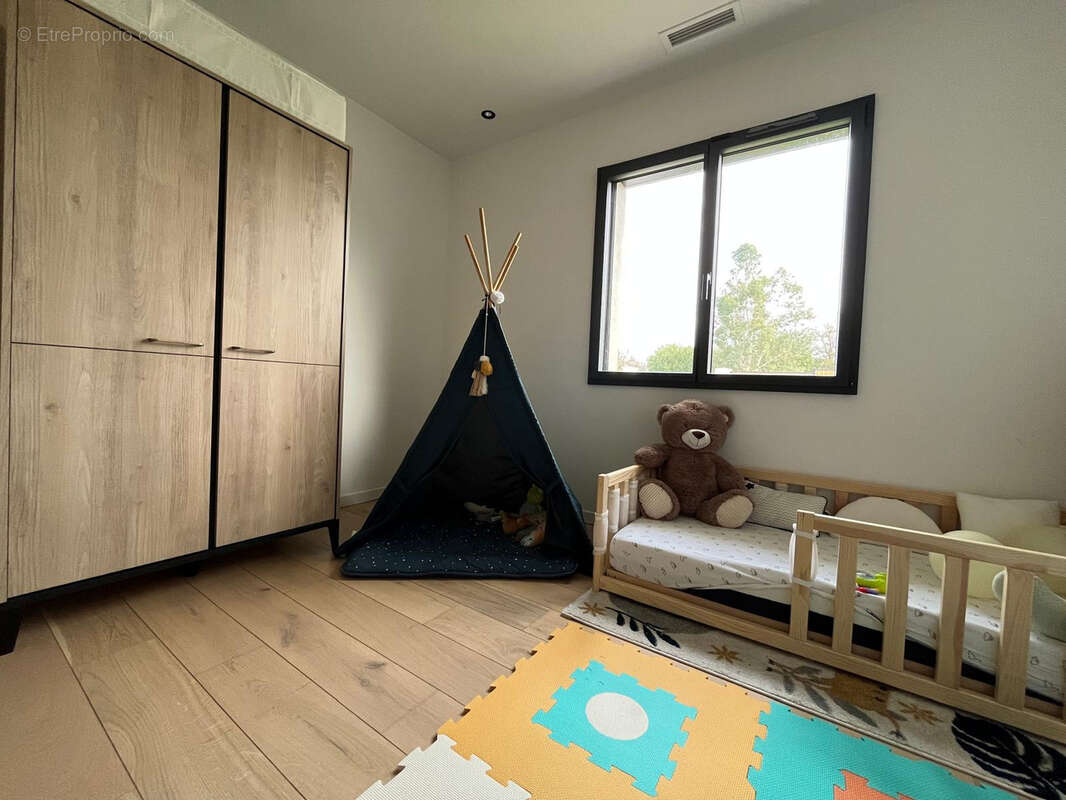 Maison à AMBARES-ET-LAGRAVE