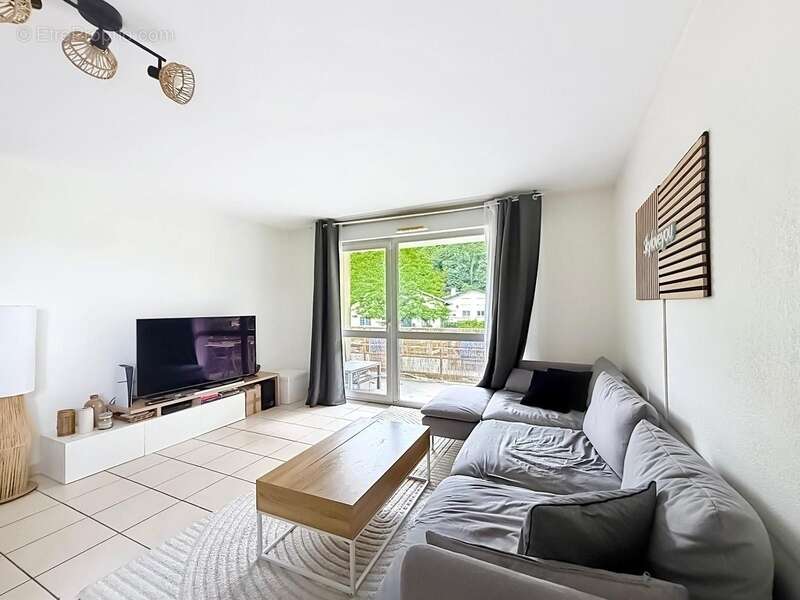 Appartement à ETREMBIERES