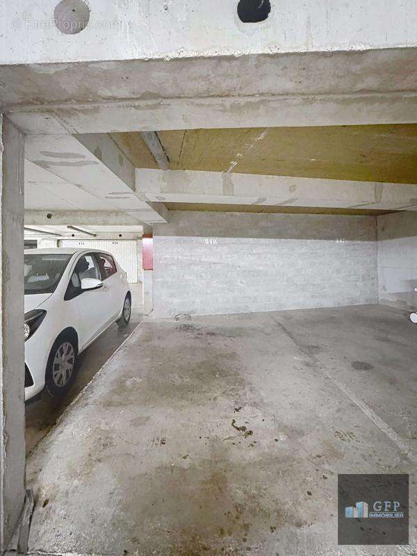 HYÈRES – Appartement T2 avec terrasse et parking couvert - photo 14
