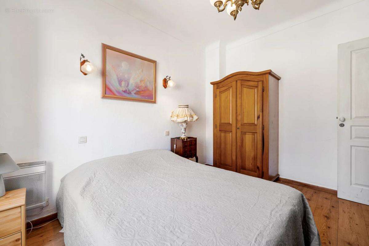 Appartement à CHATEAUNEUF-GRASSE