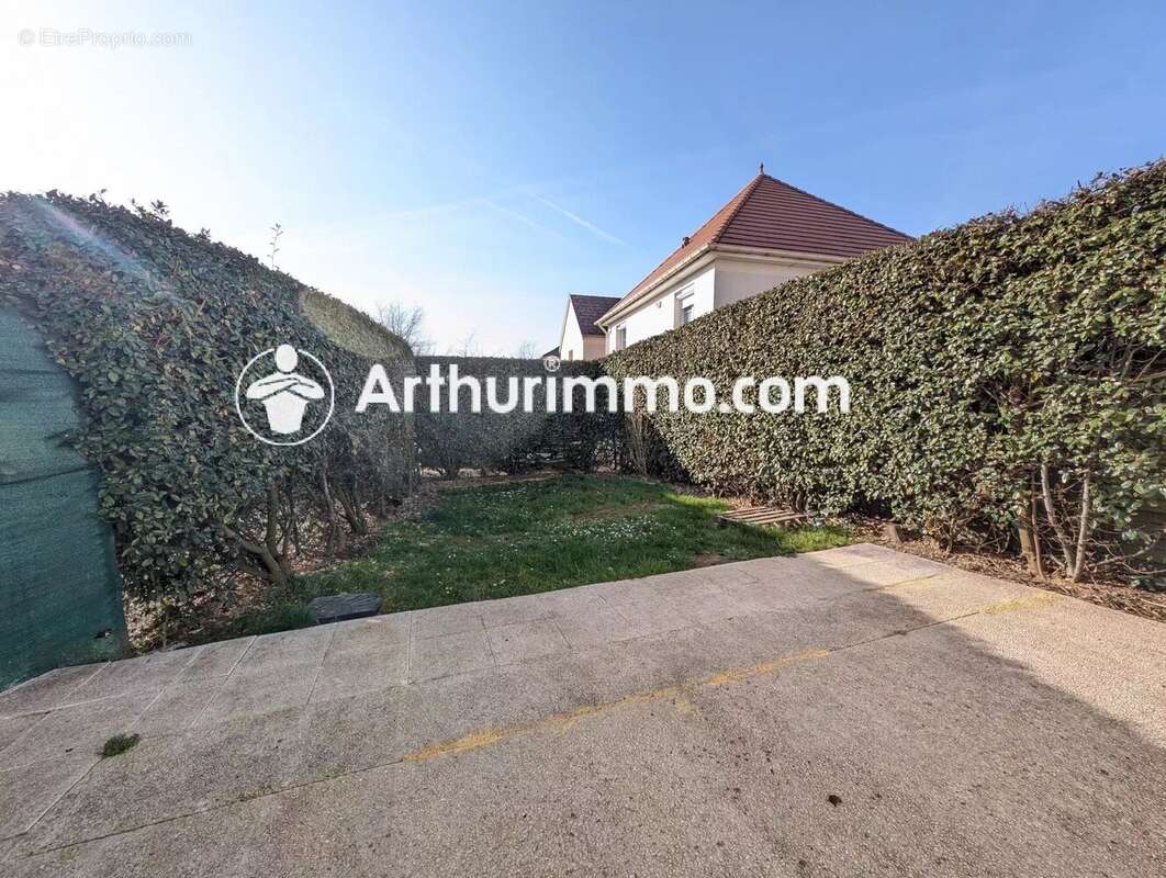 Maison à SAVIGNY-LE-TEMPLE