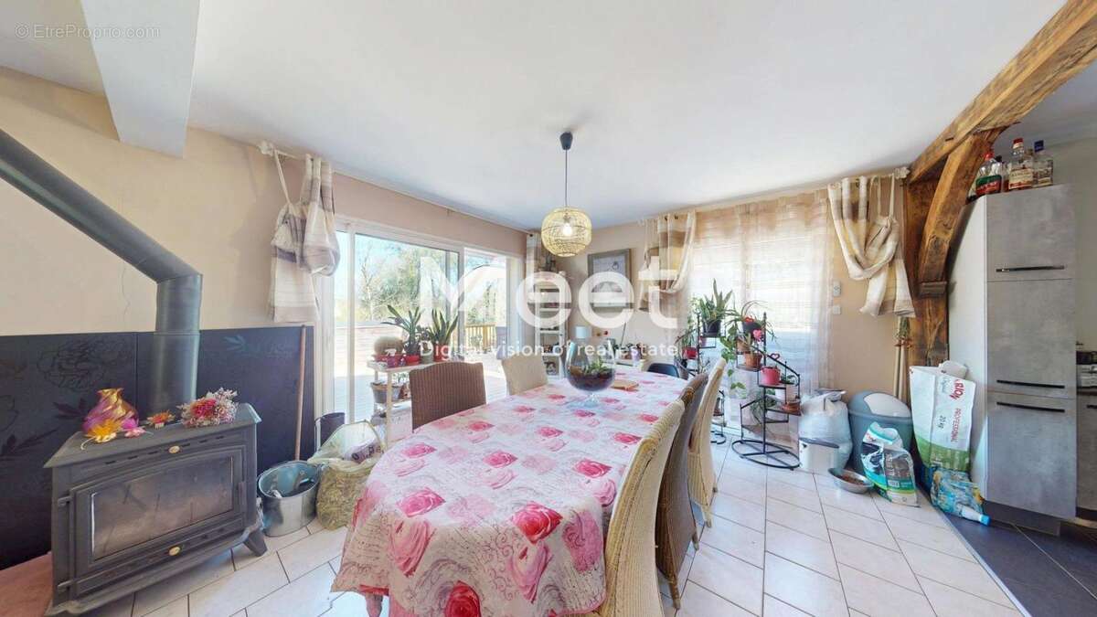 Maison à ESCAMPS