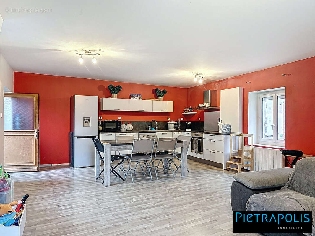 Maison à VILLIE-MORGON