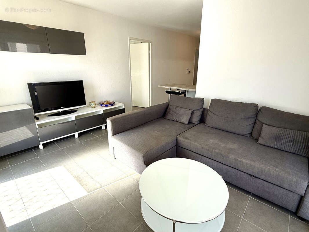 Port Marianne, Appartement T2 en dernier étage avec ascenseur terrasse et parking - photo 4