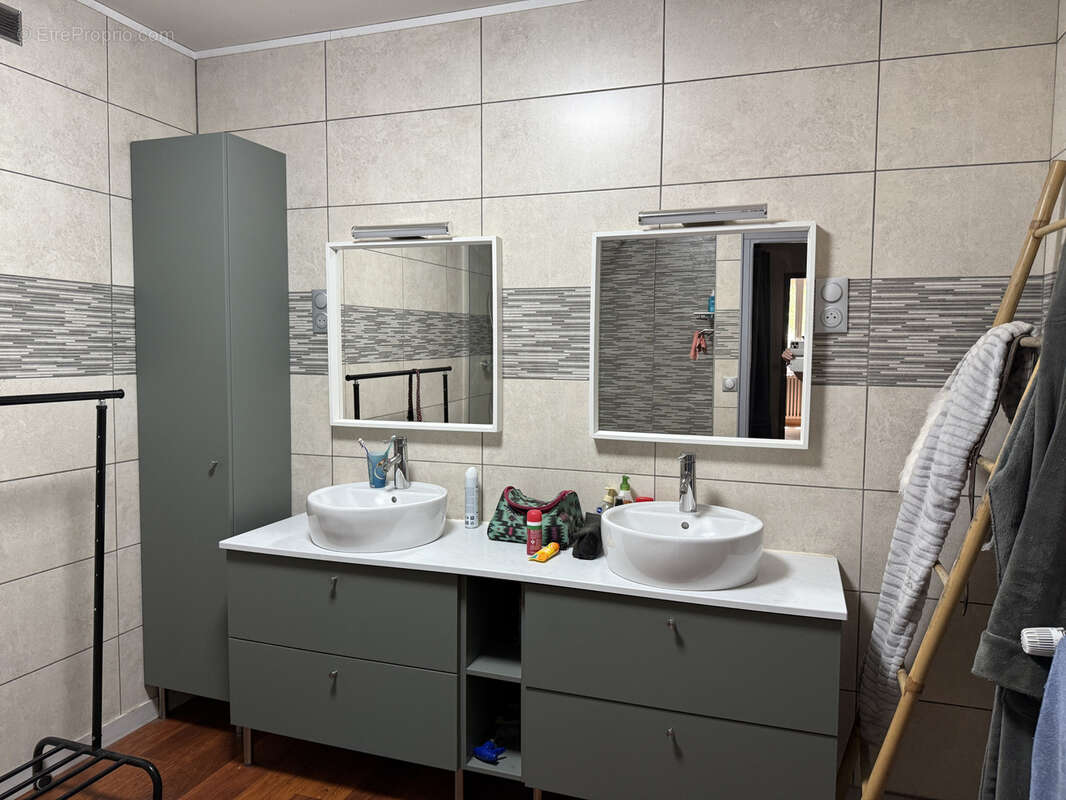 Maison à LA ROCHE-CHALAIS